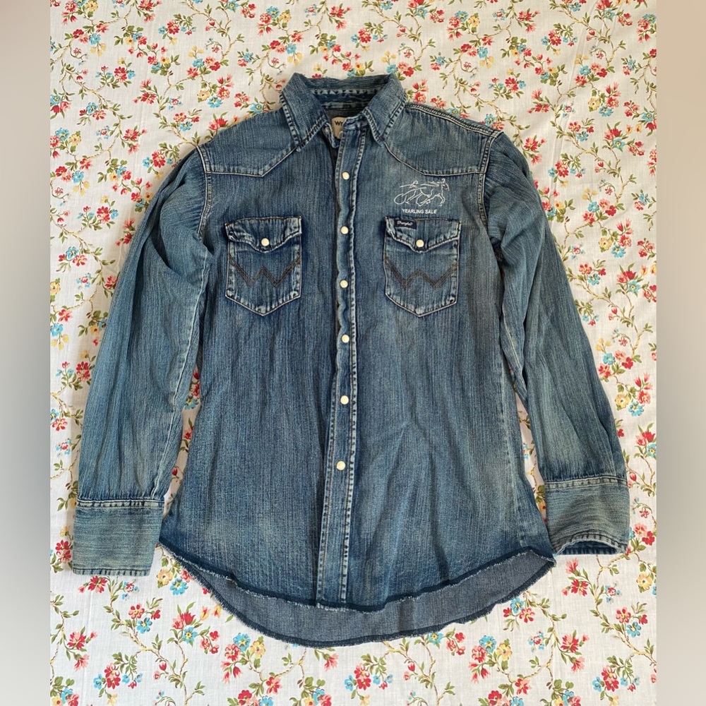 Wrangler ASHA yearling sale denim shirt size M